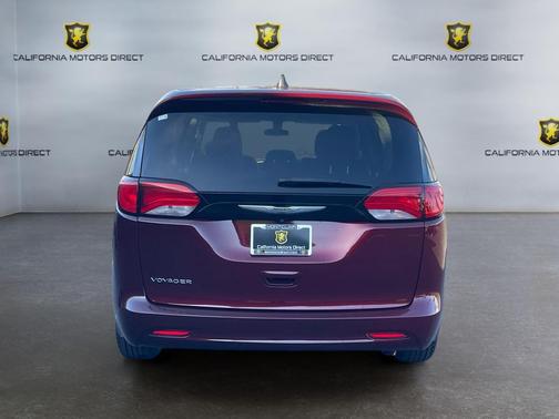 2022 Chrysler Voyager LX