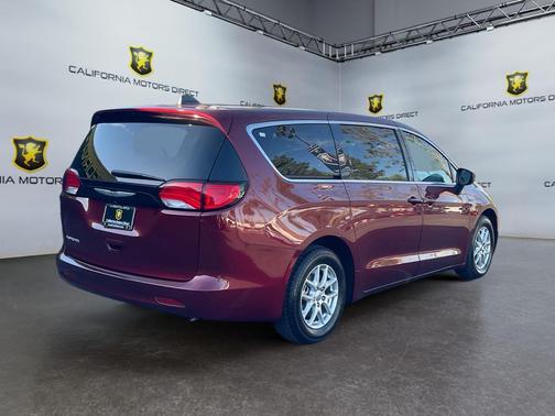 2022 Chrysler Voyager LX