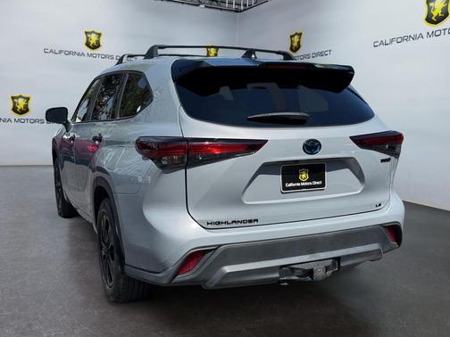 Magnetic Gray Metallic 2024 Toyota Highlander Hybrid LE