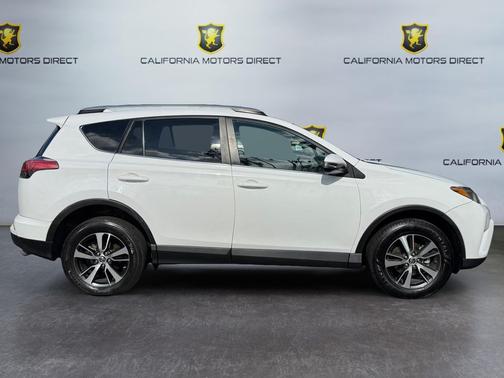 Super White 2017 Toyota RAV4 XLE