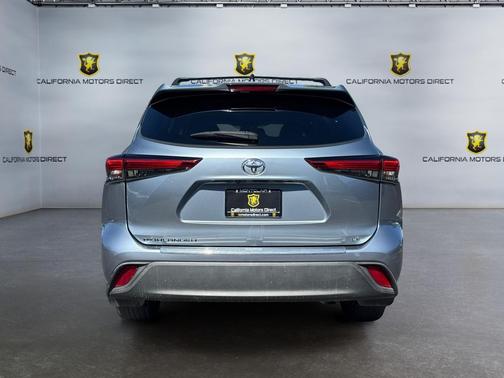 Moon Dust 2022 Toyota Highlander LE
