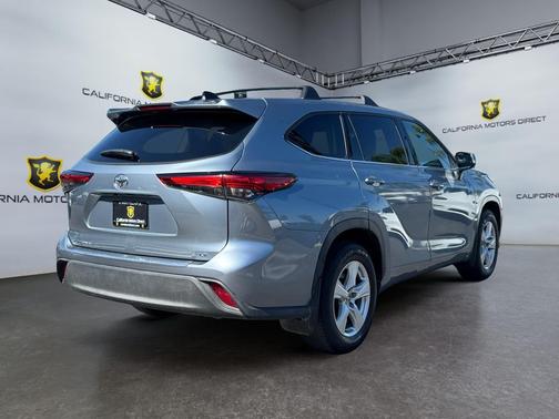 Moon Dust 2022 Toyota Highlander LE