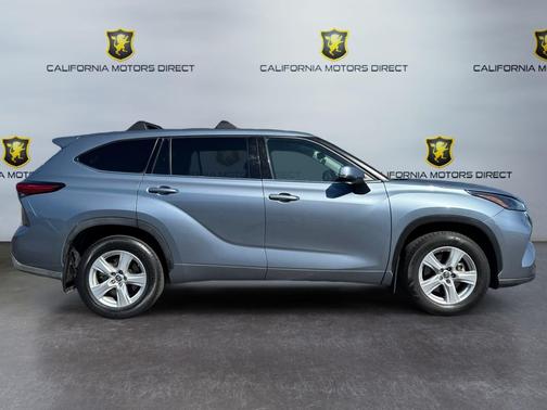 Moon Dust 2022 Toyota Highlander LE