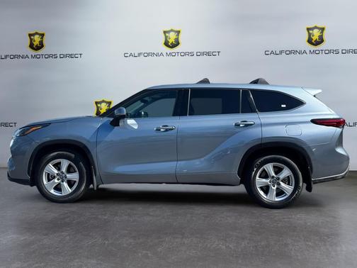 Moon Dust 2022 Toyota Highlander LE