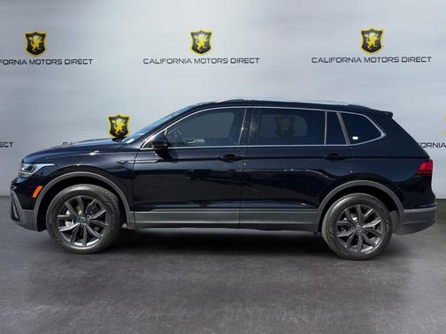 Deep Black Pearl 2023 Volkswagen Tiguan 2.0T SE