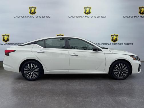 Glacier White 2025 Nissan Altima SV FWD