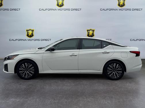 Glacier White 2025 Nissan Altima SV FWD