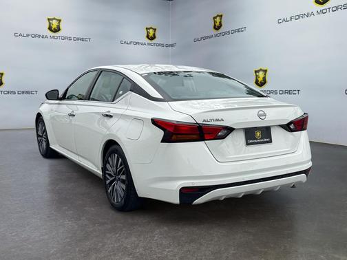 Glacier White 2025 Nissan Altima SV FWD