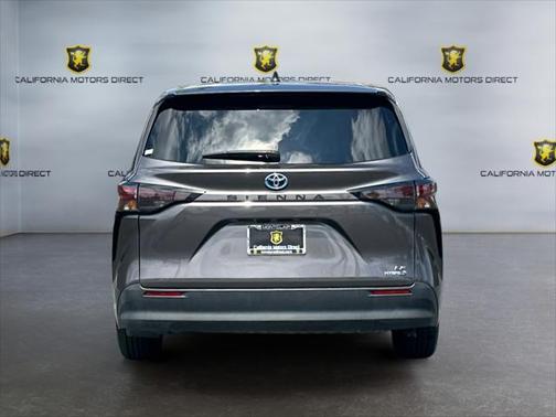 2023 Toyota Sienna LE