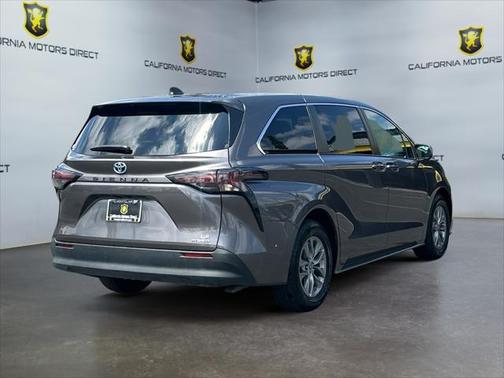 2023 Toyota Sienna LE