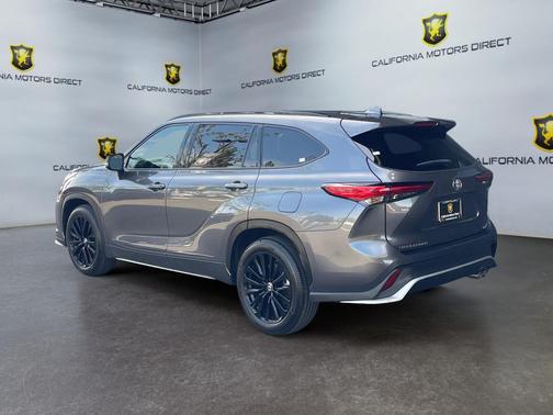 Magnetic Gray Metallic 2023 Toyota Highlander XSE