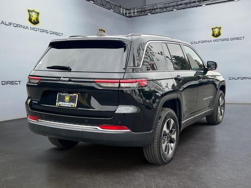 Diamond Black Crystal Pearlcoat 2023 Jeep Grand Cherokee 4xe Base