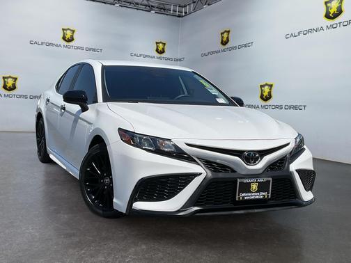 Super White 2021 Toyota Camry SE