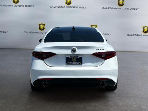 Alfa White 2021 Alfa Romeo Giulia Base
