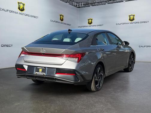 2025 Hyundai ELANTRA Limited