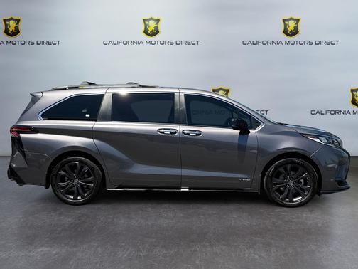 2021 Toyota Sienna XSE 7 Passenger