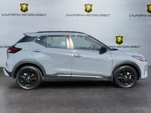 Boulder Gray Pearl 2024 Nissan Kicks SR