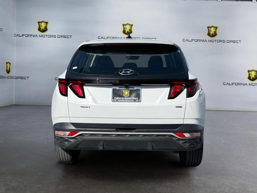 White Pearl 2024 Hyundai TUCSON SE