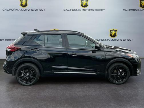 Super Black 2023 Nissan Kicks SR
