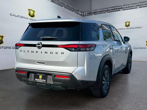 Brilliant Silver Metallic 2024 Nissan Pathfinder S FWD