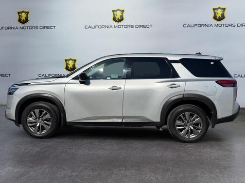 Brilliant Silver Metallic 2024 Nissan Pathfinder S FWD