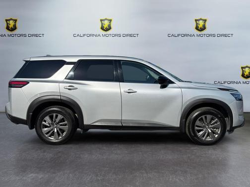 Brilliant Silver Metallic 2024 Nissan Pathfinder S FWD