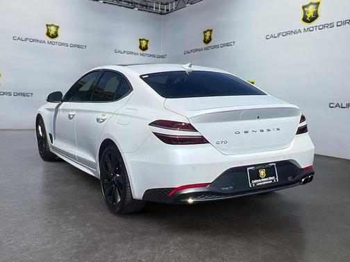 Uyuni White 2023 Genesis G70 2.0T RWD