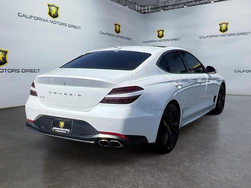 Uyuni White 2023 Genesis G70 2.0T RWD