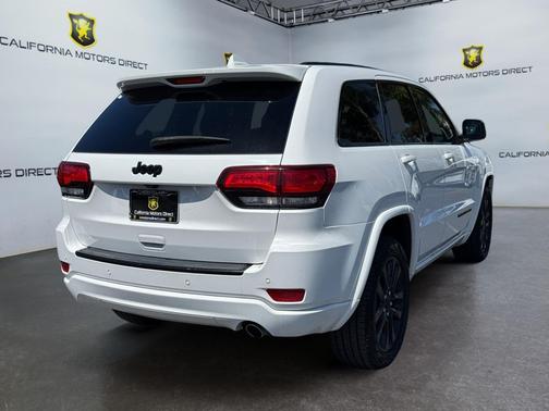 Bright White Clearcoat 2017 Jeep Grand Cherokee Altitude