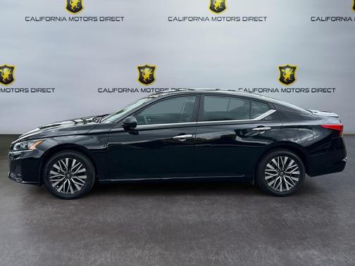 Super Black 2025 Nissan Altima SV FWD