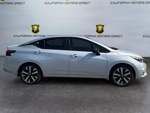 Brilliant Silver Metallic 2022 Nissan Versa 1.6 S