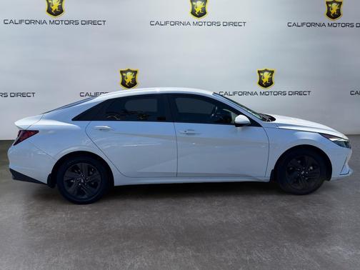 Quartz White 2022 Hyundai ELANTRA SEL