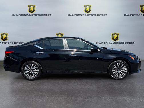 Super Black 2025 Nissan Altima SV FWD