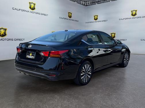 Super Black 2025 Nissan Altima SV FWD