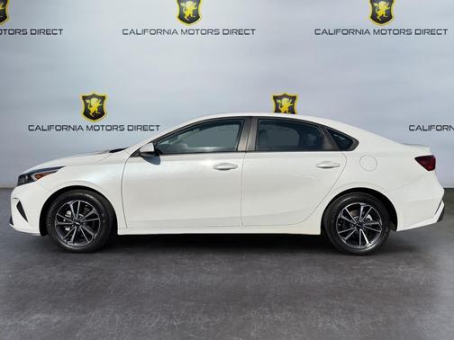 Snow White Pearl 2022 Kia Forte LXS