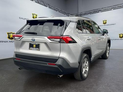Silver Sky Metallic 2022 Toyota RAV4 Hybrid LE