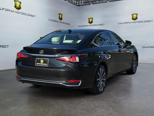 2022 Lexus ES 300h Base