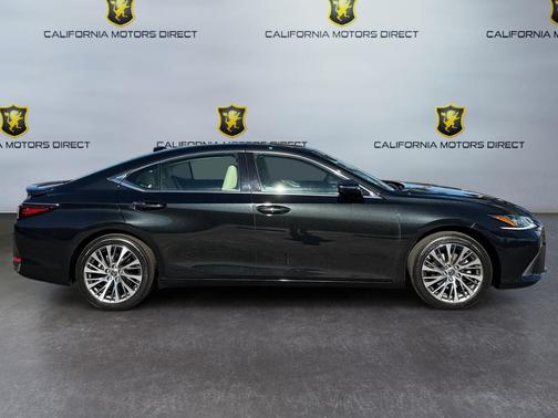 2022 Lexus ES 300h Base