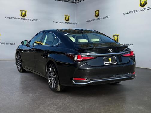 2022 Lexus ES 300h Base