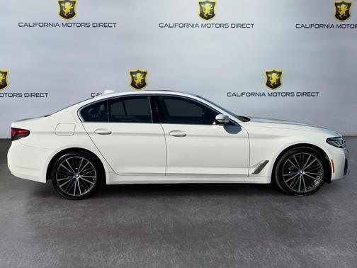 Alpine White 2022 BMW 540 i