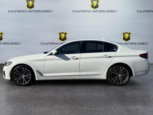 Alpine White 2022 BMW 540 i
