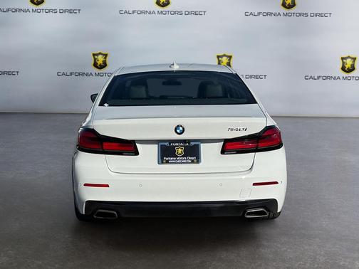 Alpine White 2022 BMW 540 i