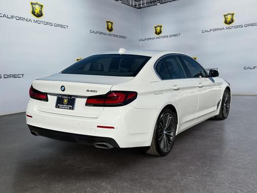 Alpine White 2022 BMW 540 i