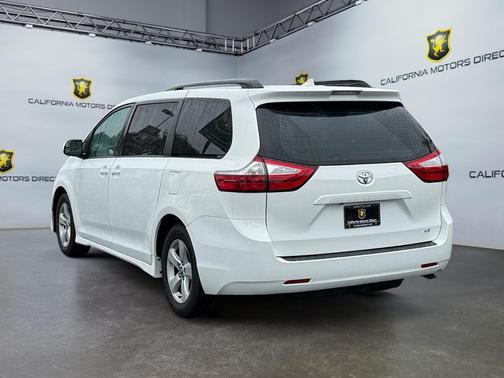 2019 Toyota Sienna LE