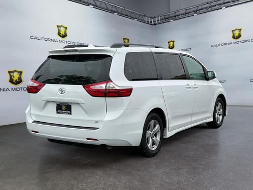 2019 Toyota Sienna LE