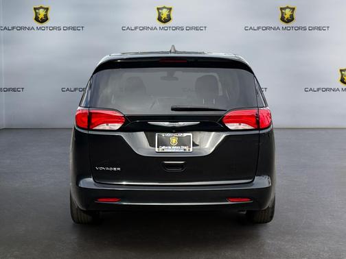 2022 Chrysler Voyager LX