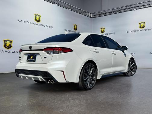 Blizzard Pearl 2020 Toyota Corolla SE