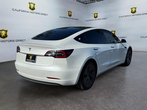 Pearl White Multi-Coat 2023 Tesla Model 3 Standard Range
