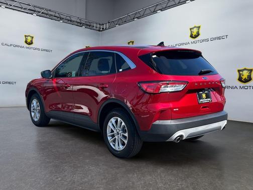 Rapid Red Metallic Tinted Clearcoat 2022 Ford Escape SE