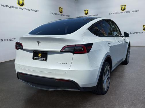 Pearl White Multi-Coat 2023 Tesla Model Y Long Range Dual Motor All-Wheel Drive